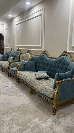 كراسي مع طاوله تلفزيون للبيع