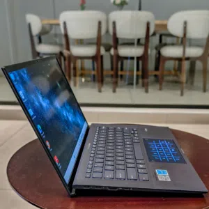 ASUS ExpertBook B9  شاشة FHD IPS 14"  وزن 1 كجم فقط  i7  16GB RAM  SSD 512GB