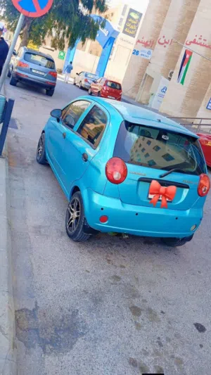 سيارة شيفروليه سبارك 2006 هاتشباك تركواز مستعملة بحالة جيدة ومجهزة بميزات حديثة