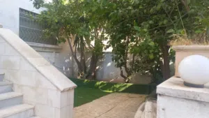 شقه فارغه للإيجار ديرغبار 160م  خلف مدارس فيلادلفيا