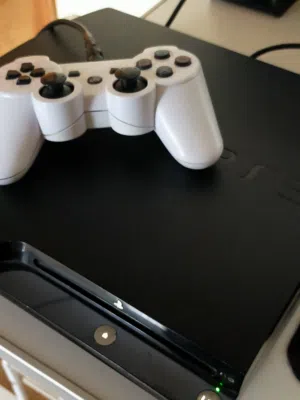 ps3 معدل 20 لعبه+ controller اصليه
