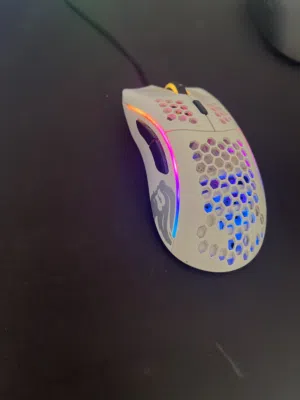 ماوي جلوريس مودل D وجهاز سوني 4 اصلي
