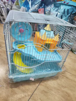 قفص هامستر طابقين القلعه يوجد معه عجل للعب وسحسيلة.  مشربية وصحون طعام
