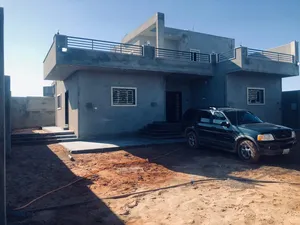 5 Bedrooms . 3 Bathrooms . 270 m20