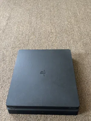 ps4معها ايدتين أصليات سلم