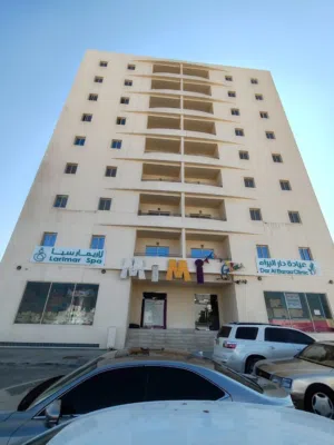 شقة في مبنى جديد في المعبيلة الثامنة
