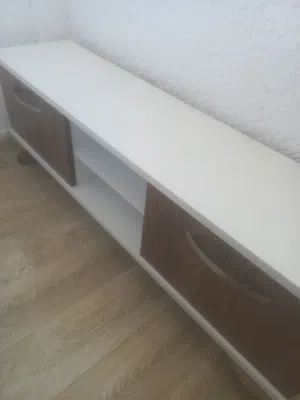 طاوله شاشه في حاله جيده