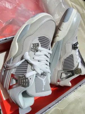 Size 42 high quality new shoe