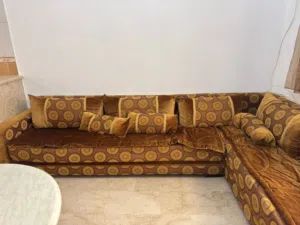 كنبة للبيع في طريق الشوك