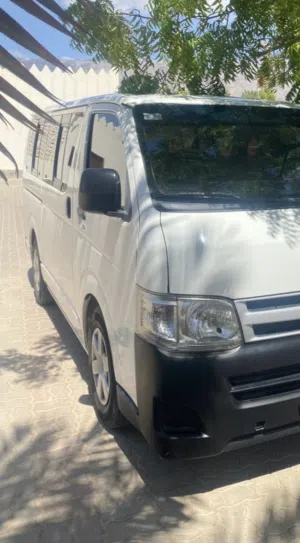 للبيع باص مع عقد مدرسه