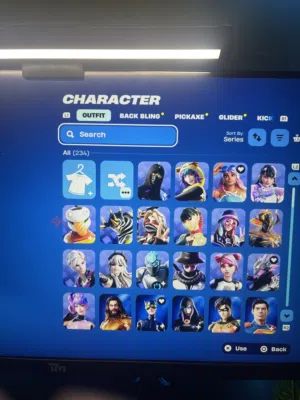 حساب سوني قوي. في فورت و روكيت ليق. و فيه العاب باقيه و مره حلوه عينك على الوصف و اكس كريتوس موج