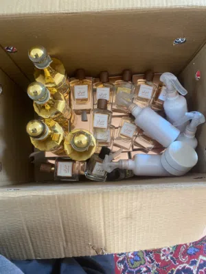 للبيع تشكيله عطور حق هدايا ودهون ومرشات تصفيه محل
