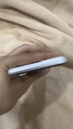 Apple iPhone 11 128 GB in Basra