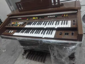 بيانو قديم شغال 100% لاصحاب الذوق الرفيع بسعر مغري جدا جدا جدا بيانو قديم وشغال 100%