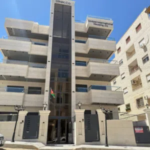 شقة للبيع في الجبيهة طابق ثاني بجانب مسجد زمزم موقع مميز