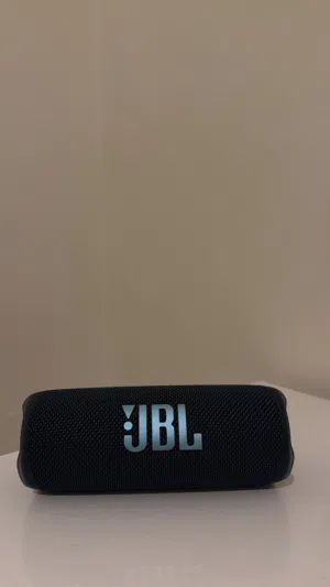 سماعة JBL Flip 6 أصلية شبه جديدة استخدام بسيط