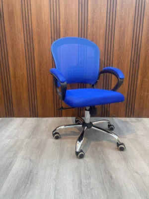 كرسي فاخر باللون الأزرق الملكي  وشكل انيق وراحة عالية واداء جميل وسعر اجمل شو بتستنى شوف واحكم بنفسك