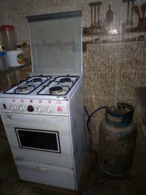 بوتاجاز ماركه نصر جاز الاتحاد مستعمل بحاله ممتازه ابيض 4 عيون وفرن وكهرباء ولمبه بالفرن بسعر 2300 ج