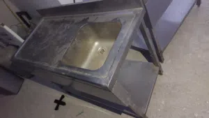 For Sale – Stainless Steel Sink للبيع – حوض من الستانلس ستيل
