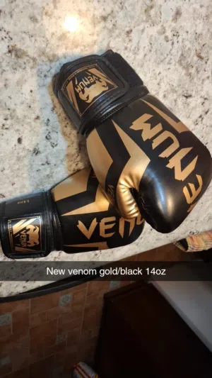 Venom boxing gloves new14oz