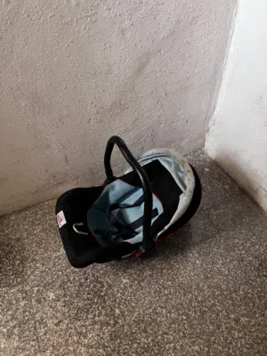 كوت للأطفال عدد 2 للبيع بحالة ممتازة