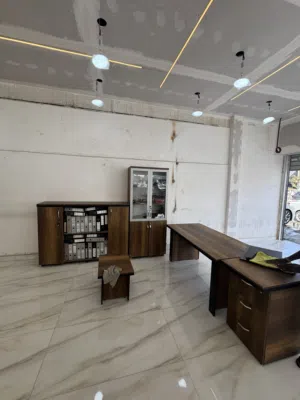 مكتب كامل استعمال نظيف معاه تلاته كراسي ااسعر ساوم