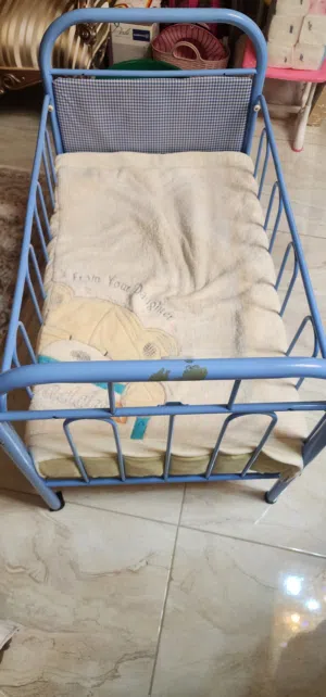 سرير اطفال وبيبي بحال الجديد
