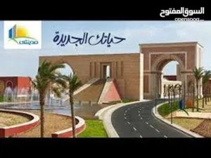 من المالك مباشرة شقة استلام فوري وبالتقسيط موقع متميز جدا بجوار كل الخدمات والمولات التجارية دور ممي