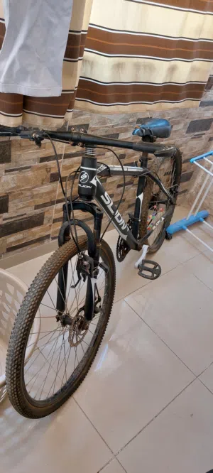 بسكليت slion جنط 26 بريك صينية و 7 غيارات خلفية و 3 أمامية