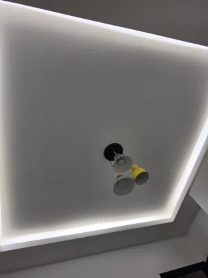 شقه للبيع 7000قاريونس...3غرف...2حمام......