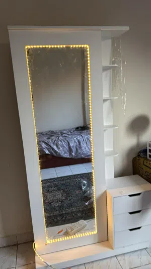 تسريحه بدولار