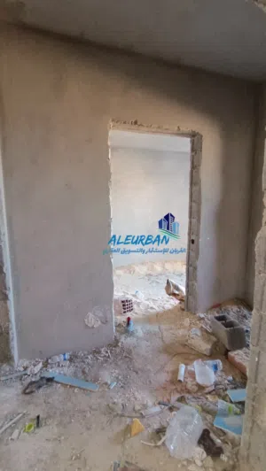شقق نص تشطيب في السراج طريق المواشي قرب صالة رويال