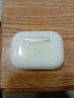 السلام عليكم، للبيع سماعة آبل إيربودز برو الجيل الأول (AirPods Pro 1st Generation) أصلية 100% ونظيف