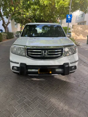 2012 Honda Pilot Touring AWD SUV in GCC Specs with Full Features and Excellent Condition
