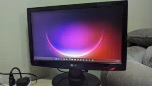 LG 19" monitor (Good condition)