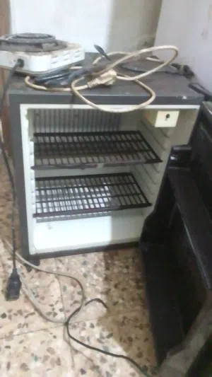 ثلاجه مكتب للبيع بسعر مغري