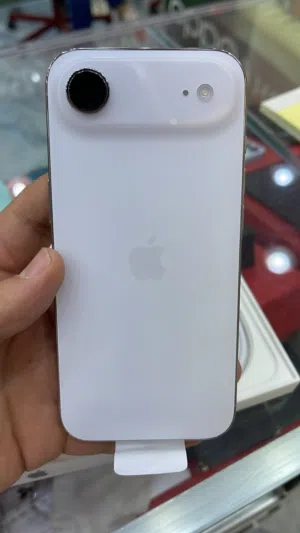 هاتف iPhone Air مستعمل معه جميع اغراضه بسعر ممتاز