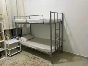 متاح سرير للايجار بمصفح الصناعية م 45 بغرفة من 4 أشخاص عرب فقط