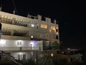 5+ floors . 350 m2 . Landlord1