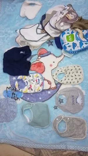 للبيع ملابس رضع من عمر شهر إلى ست شهور