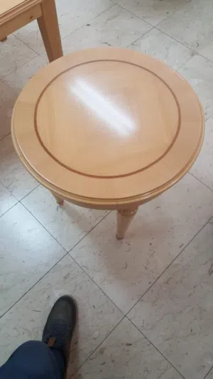 كرسي وطاولة دائرية صناعة محلية