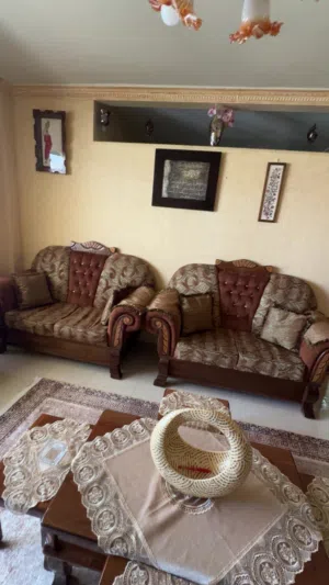 طقم كنب 9 مقاعد وضعو ممتاز خشب ثقيل
