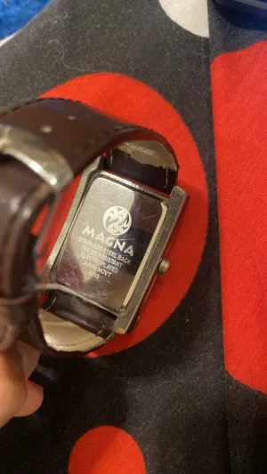 ساعه magna نوعها كوارتيز ,مقاومه للمياه