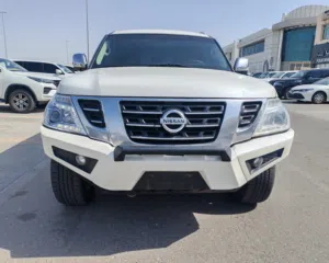 نيسان باترول بلاتينيوم V8 320 فل اوبشن  صبغ وكالة ماعدا 4 قطع والباقي وكالة قير و مكينة شد وكالة