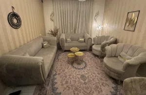 كنب لغرفة الضيوف