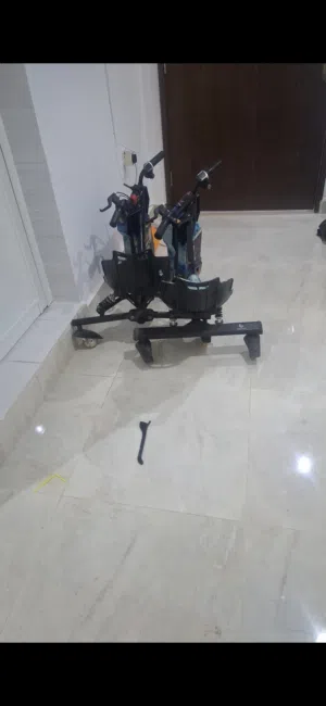 للبيع عدد سكوترات 2 مع شواحن ومفاتيح شغالين 100/100