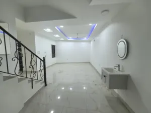 5 Bedrooms . 3 Bathrooms . 220 m22