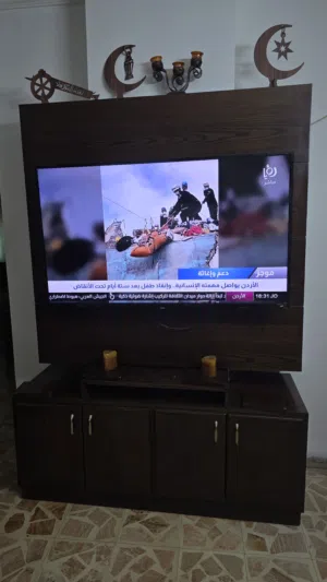 بوفيه لشاشه مع خزائن