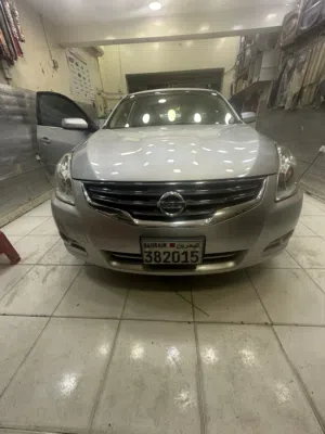 Nissan Altima 2011, family driven car
