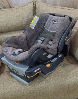 سرير أطفال وكارسيت للسيارة